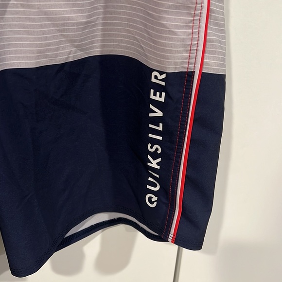 Quicksilver‎ swim shorts . Size 34 - Picture 2 of 6